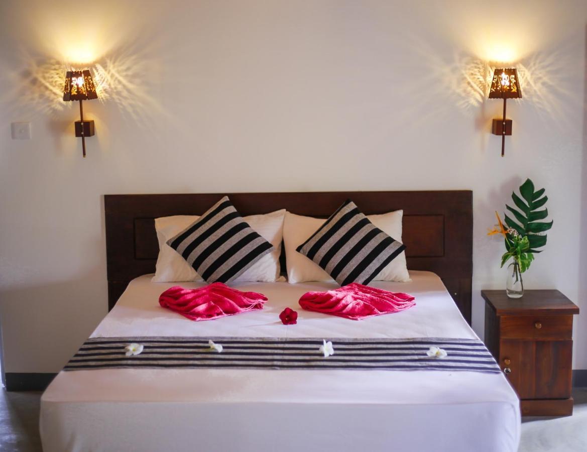 Emma'S Sea View Apartment Dikwella Bagian luar foto