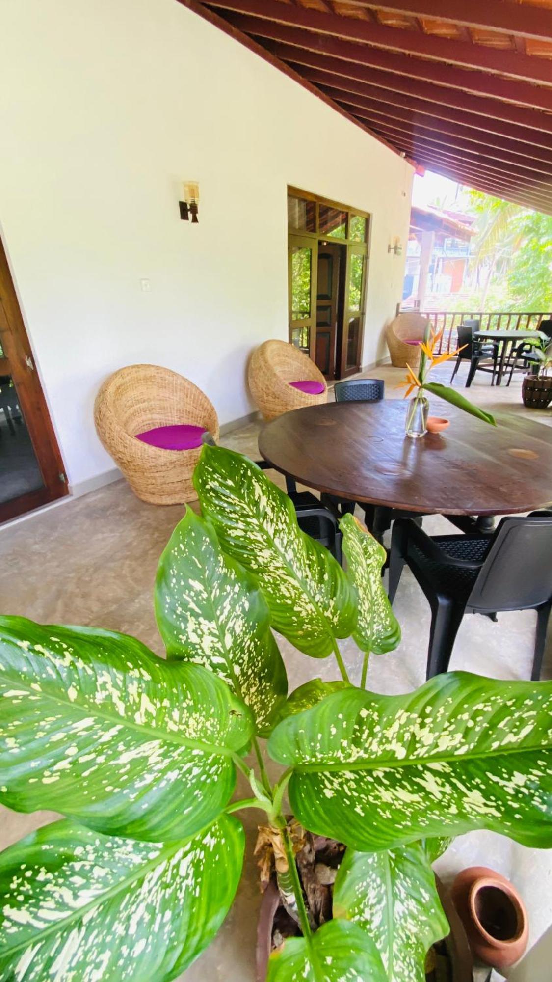 Emma'S Sea View Apartment Dikwella Bagian luar foto