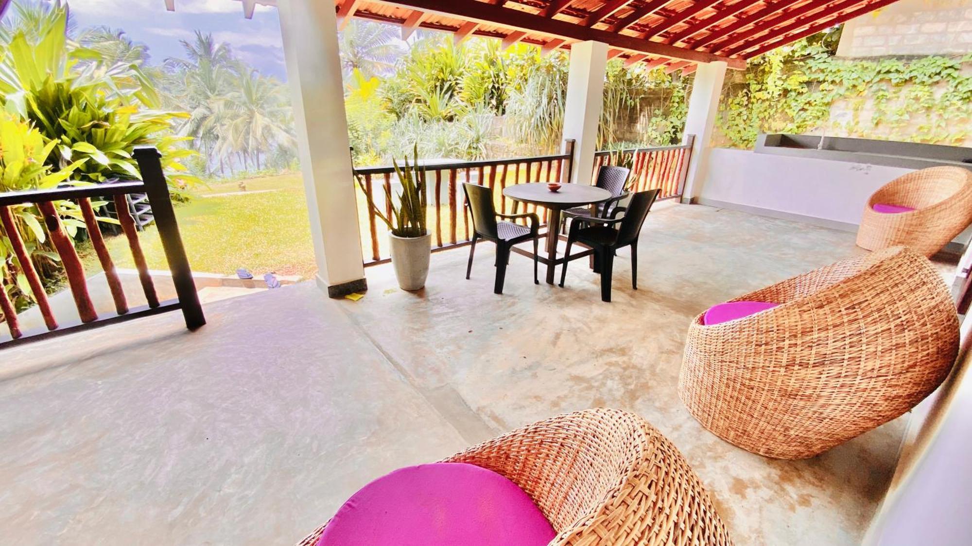 Emma'S Sea View Apartment Dikwella Bagian luar foto